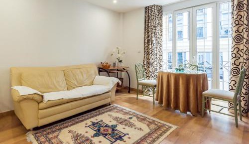 Superior One-Bedroom Apartment