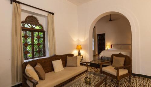 Deluxe Queen Suite