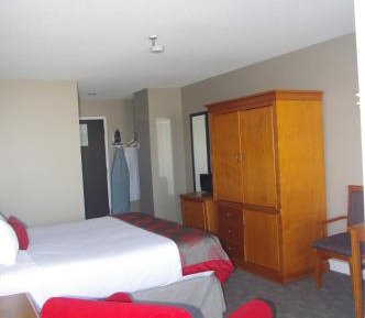 Deluxe Queen Studio Suite - Non-Smoking
