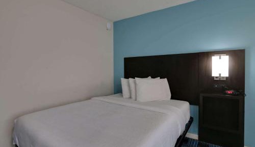 Queen Room - Non-Smoking