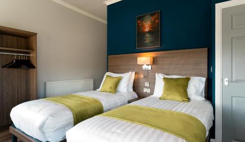 Twin Room with Private Bathroom