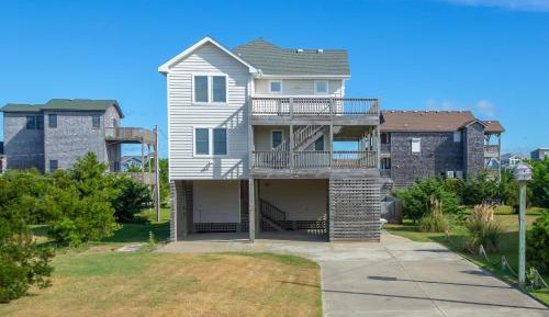Five Bedroom Holiday Home