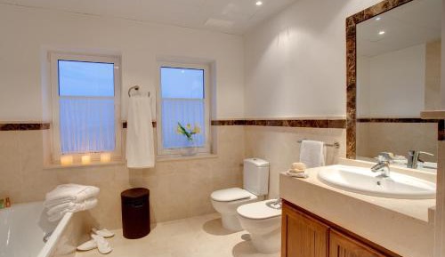 Four-Bedroom Villa with Private Pool (8 People)
