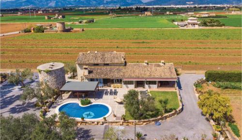 Four-Bedroom Holiday Home