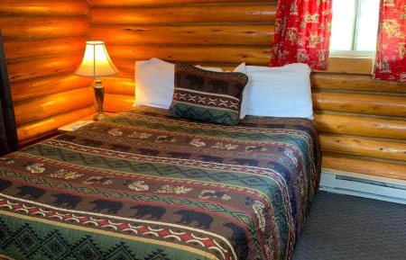 1 Queen - Cabin 1