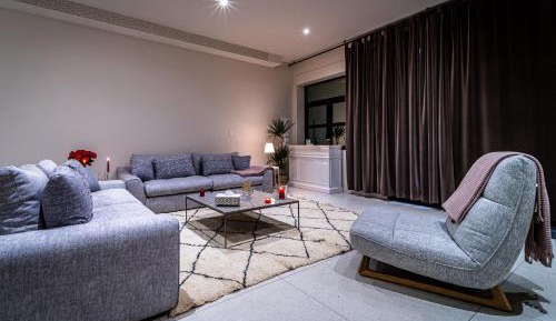 Deluxe Apartment