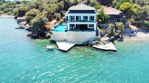Villa - Beach Front