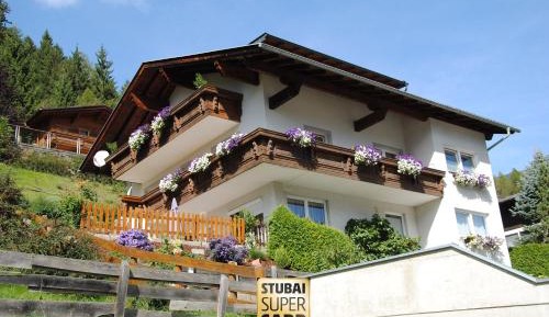 Apartment with Mountain View