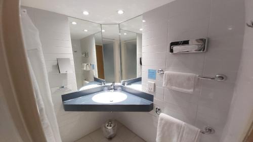 Standard Twin Room with Free Hot Breakfast