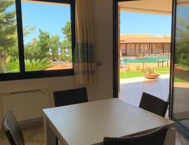 Apartment with Pool View 