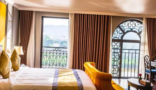 Twin Room with View
