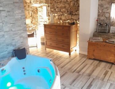King Room with Spa Bath