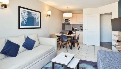 Superior One-Bedroom Apartment (5 Adults)