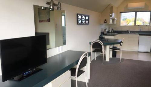 Executive Unit with Spa Bath