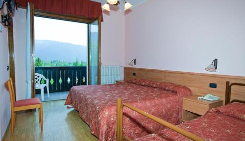 Family Room (2 Adults + 1 Child)
