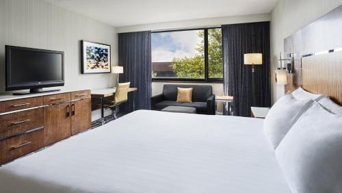 King Room with Sofa Bed