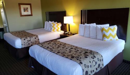 Queen Room with Two Queen Beds and Bath Tub - Disability Access