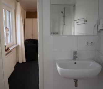 Deluxe Double Room (2 Adults + 1 Child)