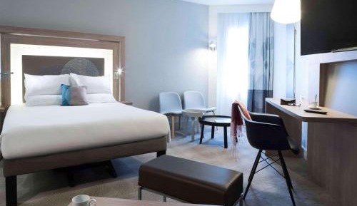 Executive Queen Room With Sofa Bed
