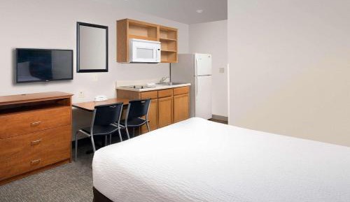 Standard Double Room with Roll-In Shower - Disability Access/Non-Smoking 