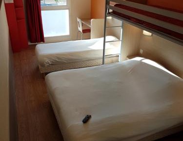 Quadruple Room with 1 Double Bed and 2 Single Beds