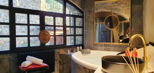 Queen Suite with Spa Bath