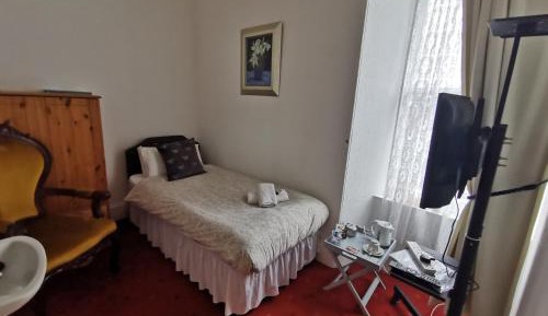 Single Room with Shared Bathroom