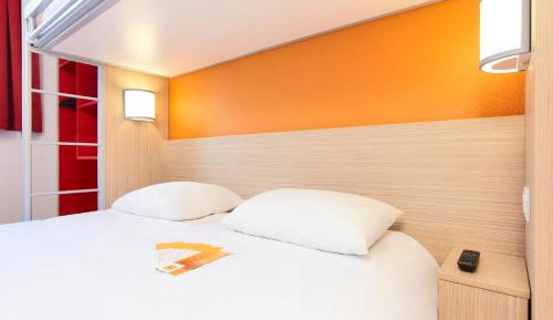 Triple Room with 1 Double Bed and 1 Single Bed