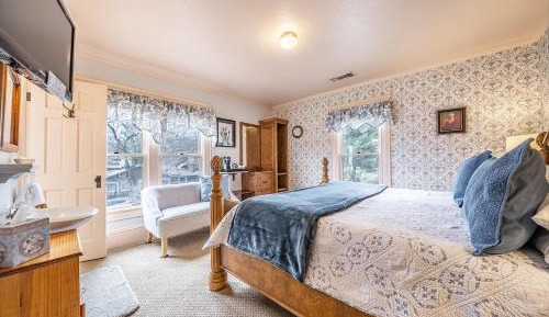 King Room with Mountain View