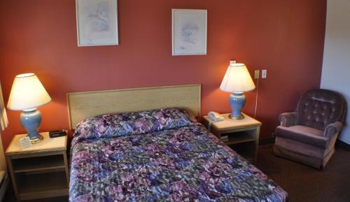 Deluxe Queen Room