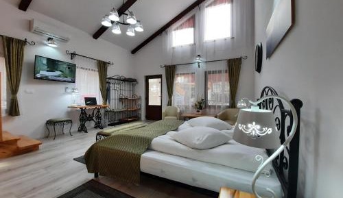 Deluxe King Suite
