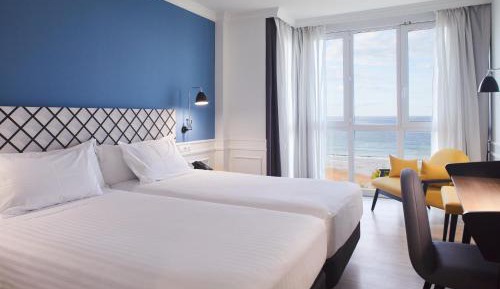 Standard Twin Room with Sea View