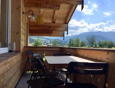 Apartment with Mountain View