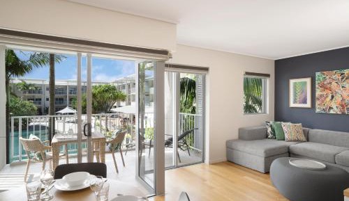 One-Bedroom Spa Suite with Pool View