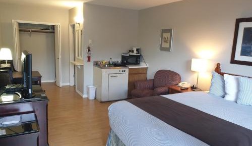 Standard Queen Room