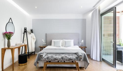 Deluxe Suite with Spa Bath
