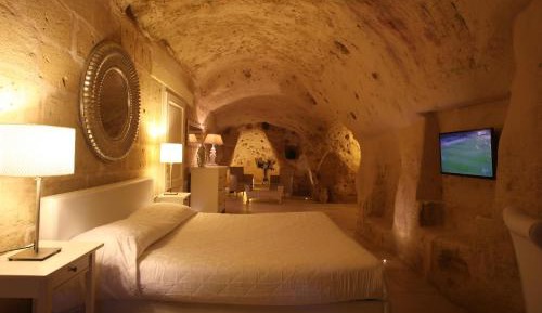 Deluxe Suite - Cave
