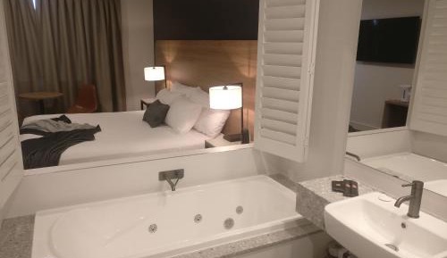 Executive King Room with Spa Bath