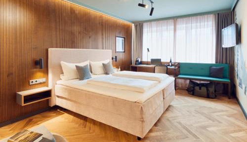 Comfort Single Room with King Bed