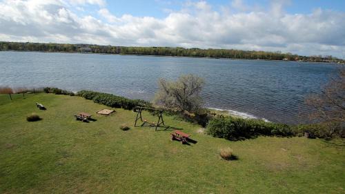 Apartment with Lake View