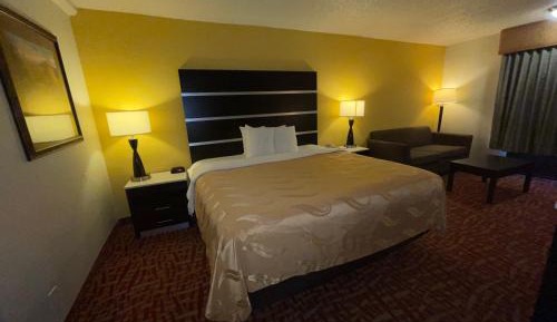 King Room - Accessible/Smoking
