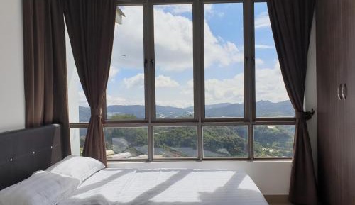 Apartment with Mountain View