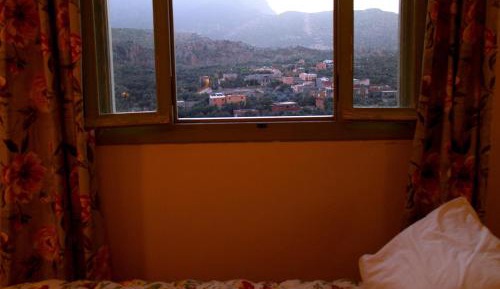 Standard Twin Room with Mountain View