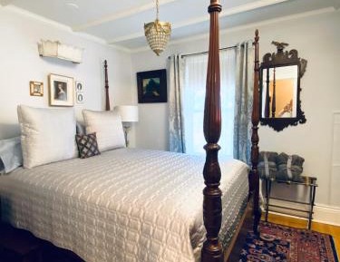 The Petite Kroeg Room