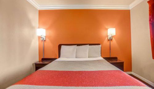 Deluxe Queen Room - Non-Smoking
