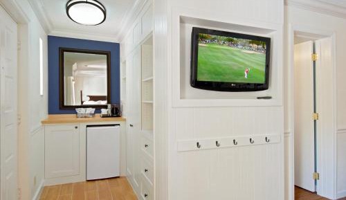 Queen Room with Two Queen Beds - Standard