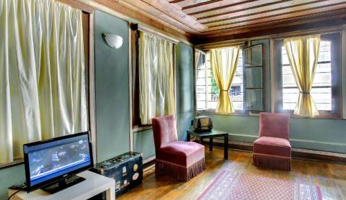 Twin Room with Shared Bathroom