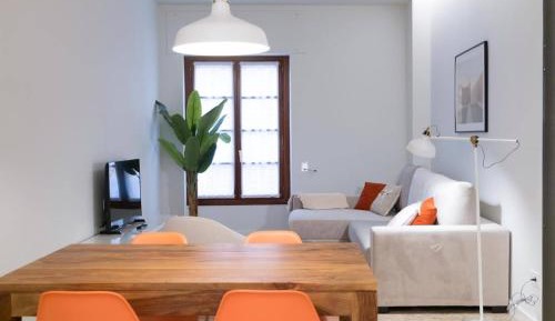 Deluxe One-Bedroom Apartment