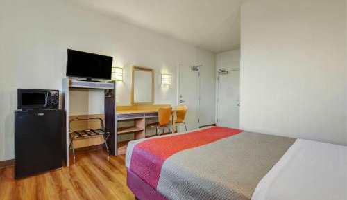 Queen Room - Disability Access - Roll in Shower