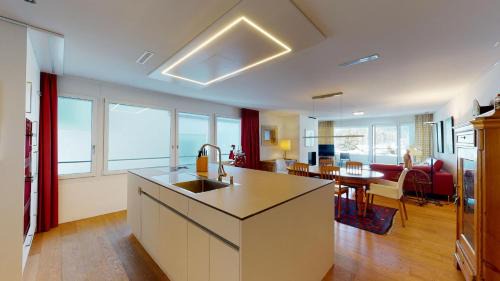 Apartment with Mountain View